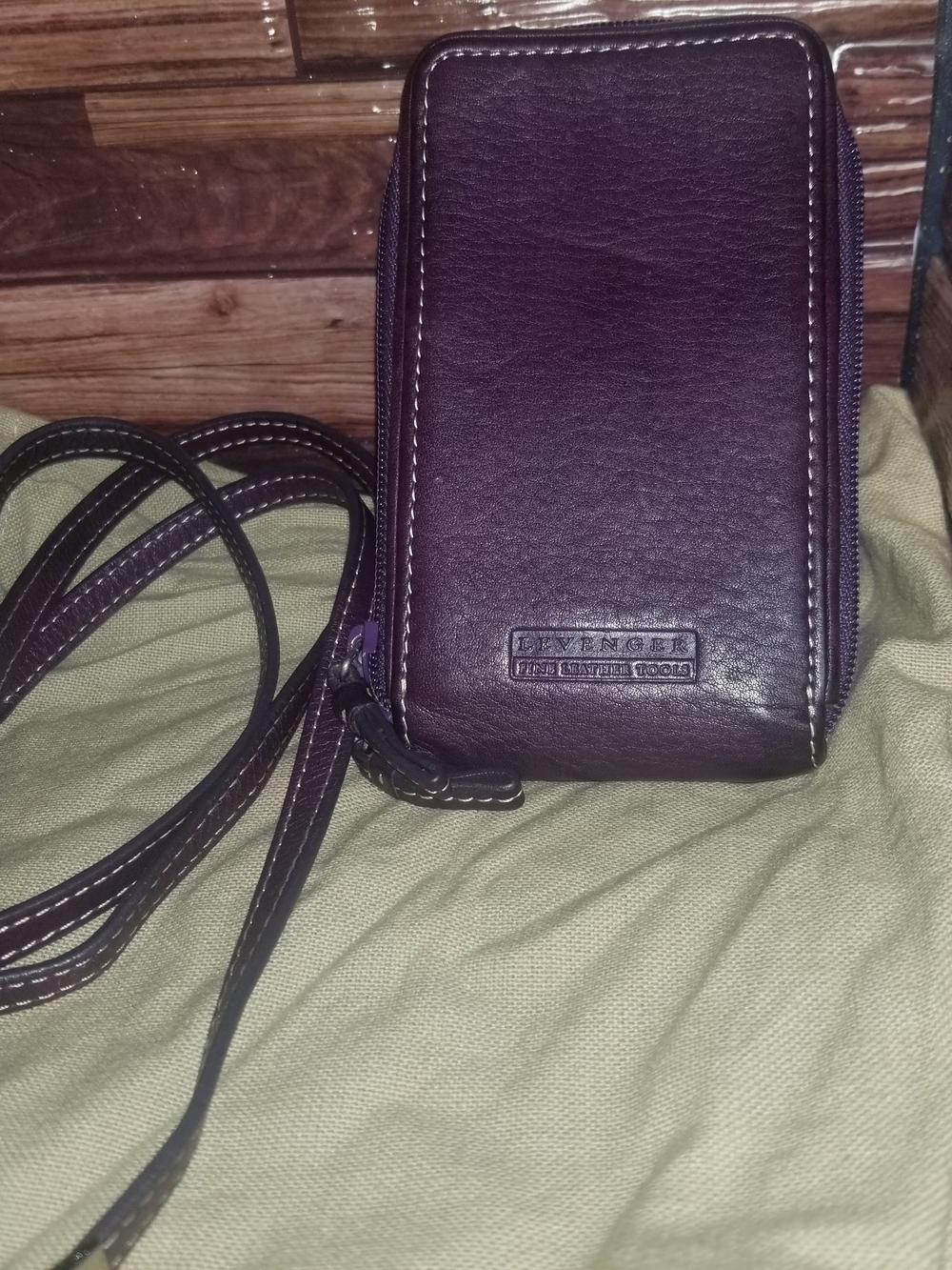 Levenger "Carrie" Leather Phone Pouch/clutch/card Holder Crossbody